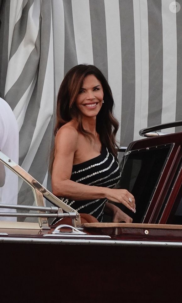 Jeff Bezos et Lauren Sanchez arrivent en bateau à Venise ce 26 juin alors que doit se tenir leur mariage ce vendredi 27 juin.

Backgrid UK/ Bestimage