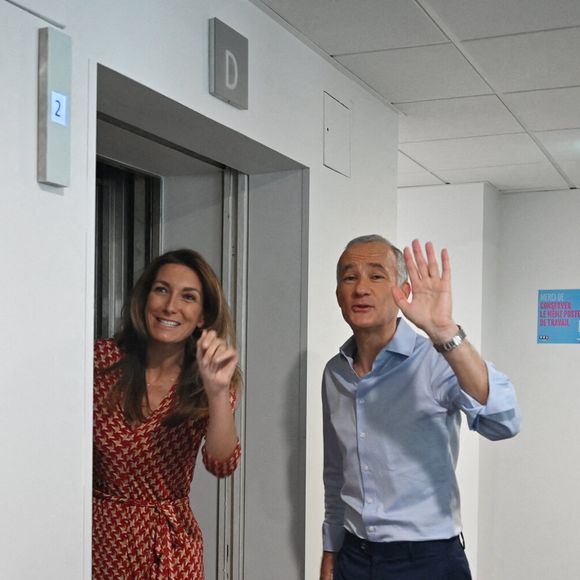 Les journalistes Anne Claire Coudray et Gilles Bouleau donnent une interview croisée dans les studios de TF1 le 1er juillet 2021 à Boulogne-Billancourt, France. Photo par Elodie Greoire/ABACAPRESS.COM
