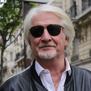 Patrick Sébastien apparaît fier aux côtés de sa fille adoptive et de son ex-femme.

Patrick Sébastien - Les participants de l'émission "Les Grosses Têtes" à la sortie des studios RTL à Paris. Le 27 avril 2023 © Jonathan Rebboah / Panoramic / Bestimage