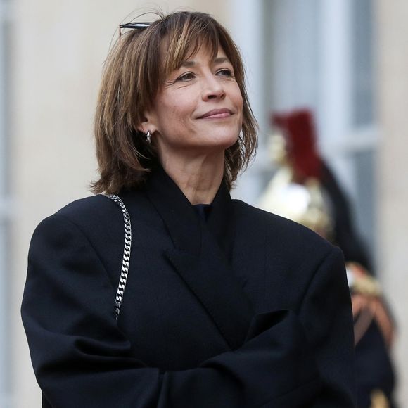 Sophie Marceau va bientôt relever un nouveau défi ! 

L'actrice Sophie Marceau - Arrivée des invités au dîner d'Etat en l'honneur du président chinois Xi Jinping et de sa femme la Première Dame Peng Liyuan au palais présidentiel de l'Elysée à Paris, France. © Stéphane Lemouton / Bestimage