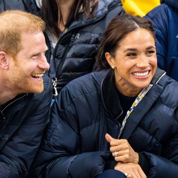 Meghan Markle et le prince Harry semblent s'aimer comme au premier jour !

Le prince Harry, duc de Sussex et Meghan Markle, duchesse de Sussex, assistent à un match de basketball en fauteuil lors des "Invictus Games Vancouver Whistler" à Vancouver (Backgrid USA / Bestimage).