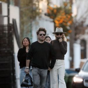 Exclusif - Laeticia Hallyday est allée déjeuner avec son nouveau compagnon Frédéric et ses filles Jade et Joy à Venice le 17 janvier 2025.
© Agence / Bestimage