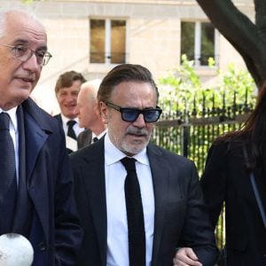 José Garcia et sa compagne Camille Rabineau - Arrivées aux obsèques de Nicolas Altmayer en l’Église de Saint-Germain-des-Prés à Paris le 31 aout 2026. 

© Dominique Jacovides-Cyril Moreau/Bestimage