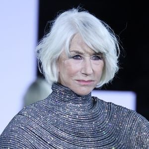 Helen Mirren au défilé « L' OREAL » Collection Prêt-à-Porter Printemps-Été 2026 lors de la Fashion Week de Paris (PFW), le  29 Septembre 2025.
© Denis Guignebourg / Bestimage