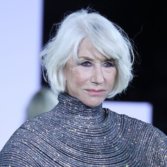 Helen Mirren au défilé « L' OREAL » Collection Prêt-à-Porter Printemps-Été 2026 lors de la Fashion Week de Paris (PFW), le  29 Septembre 2025.
© Denis Guignebourg / Bestimage