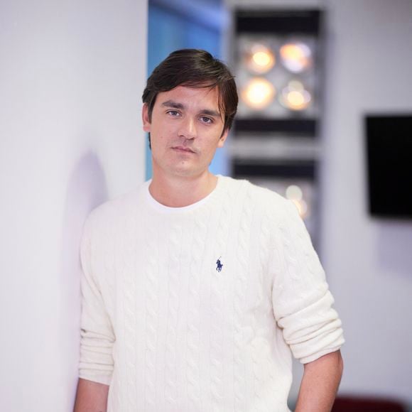 Exclusif - Alain-Fabien Delon en backstage de de l'émission "C à Vous" à Paris, France, le 18 octobre 2024. © Cyril Moreau/Bestimage