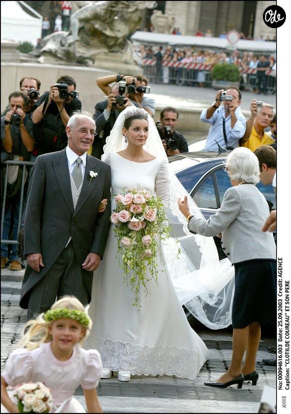 À l'époque, de nombreuses personnalités avaient fait le déplacement pour assister à cette union princière célébrée au Vatican. 

Clotilde Courau à son mariage à la Basilique Sainte Marie des Anges à Rome 25 septembre 2003 AGENCE / BESTIMAGE