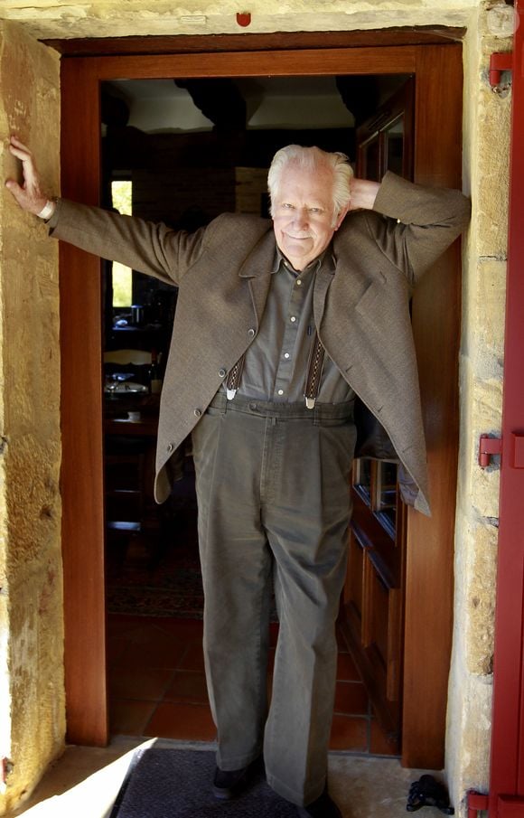 Archive - Décès de Pierre Bellemare à l'âge de 88 ans - Pierre Bellemare pose dans sa maison de campagne près de Bergerac, Dordogne, France, le 22 octobre 2011.  © Patrick Bernard/Bestimage
