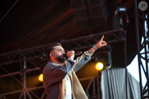 Kendji Girac en concert lors du festival de musique du Printemps de Perouges au Chateau de Saint-Maurice-de-Remens le 29 juin 2025. © Sandrine Thesillat / PsNewZ / Bestimage