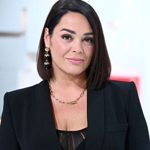"Le métier a encore un peu de mal à sortir des stéréotypes. Quand on est ronde, on est forcément dans la bonhomie, la volupté ou les personnages de filles un peu cocasses", regrette-t-elle. 

Exclusif - Lola Dewaere - Enregistrement de l'émission "Vivement Dimanche" au Studio Gabriel, présentée par M.Drucker, et diffusée sur France 3, de 13h30 à 15h, le 28 août
© Guillaume Gaffiot / Bestimage
