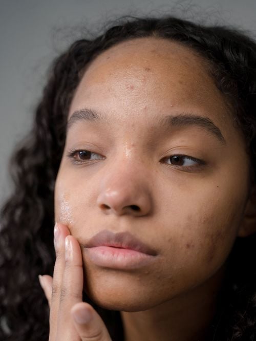 Ces soins beauté sont à intégrer d'urgence dans votre routine pour vous aider à protéger votre peau de la pollution