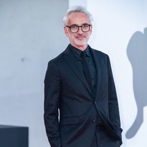 "Jean-Jacques Goldman l’a enregistrée spécialement", a assuré Vincent Delerm au Parisien.
Arrivées à la projection du film Hors-saison lors du 80ème festival international du film de Venise, La Mostra le 8 septembre 2023.