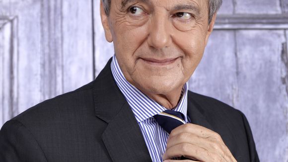 Daniel Bilalian "dur même à l'antenne" : Un célèbre présentateur du JT se confie sur sa personnalité intimidante et son accueil "un peu froid"