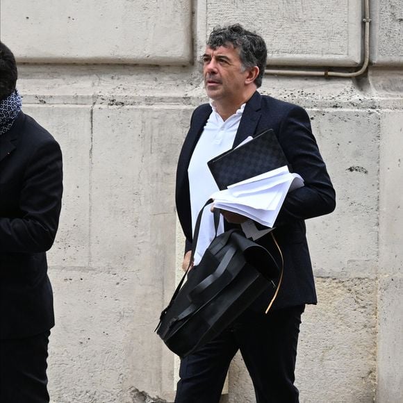Exclusif - Stéphane Plaza arrive à la Maison de la Chimie à Paris avec ses avocats pour donner une conférence de presse le 5 juin 2025. Agence / Bestimage