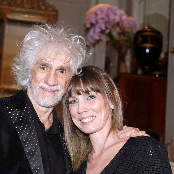 Au milieu des paysages époustouflants de la Corse, le couple a pu admirer l'éclipse comme des millions de Français. 

Louis Bertignac et sa femme Laetitia Brichet lors de la soirée des "Stéthos d'or 2023" à l'hôtel Four Seasons George V à Paris le 27 mars 2023.

© Cédric Perrin / Bestimage
