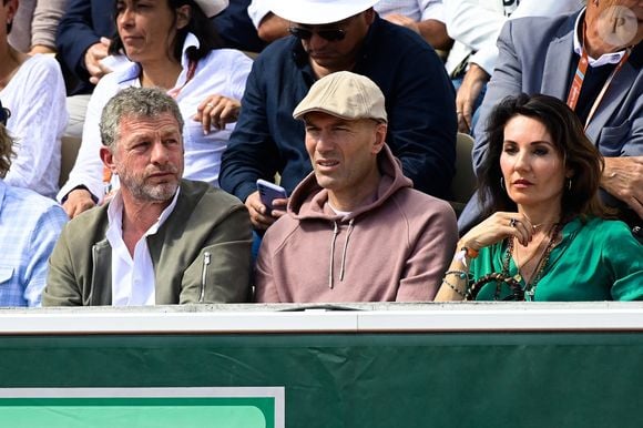 Cette fois-ci, Zinedine Zidane aurait choisi l’Aveyron

Zinedine Zidane et sa femme Véronique Zidane - Les célébrités lors des Internationaux de France de Tennis de Roland Garros 2022, le 27 mai 2022. 
© Federic Pestellini / Panoramic / Bestimage