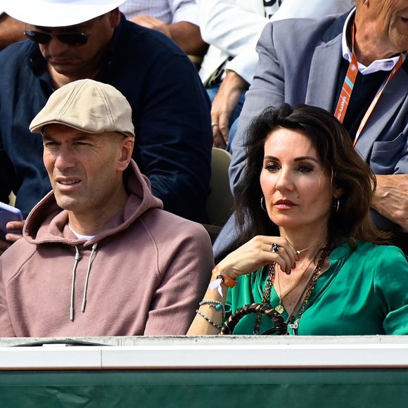 Cette fois-ci, Zinedine Zidane aurait choisi l’Aveyron

Zinedine Zidane et sa femme Véronique Zidane - Les célébrités lors des Internationaux de France de Tennis de Roland Garros 2022, le 27 mai 2022. 
© Federic Pestellini / Panoramic / Bestimage