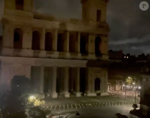 De rares images du joli pied-à-terre parisien de Vincent Lindon niché en face de l'église Saint-Sulpice dévoilées dans le documentaire "Vincent Lindon, cœur sanglant", diffusé ce mercredi 5 février sur Arte.