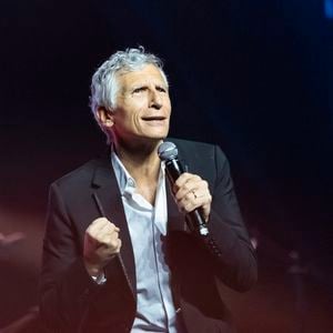 "Même si c'était enthousiasmant, on a demandé au public de calmer un peu le jeu en matière de vuvuzelas, cornes de brume et d'autres fanfares afin de s'entendre davantage en plateau", a révélé Nagui. 

Nagui - Scène du Gala de la Fondation Recherche Alzheimer placée sous le signe de l’émotion et du partage avec un concert unique sur le thème "2 générations chantent pour la 3ème" à l’Olympia à Paris le 17 mars 2025. © Olivier Borde - Bertrand Rindoff/Bestimage