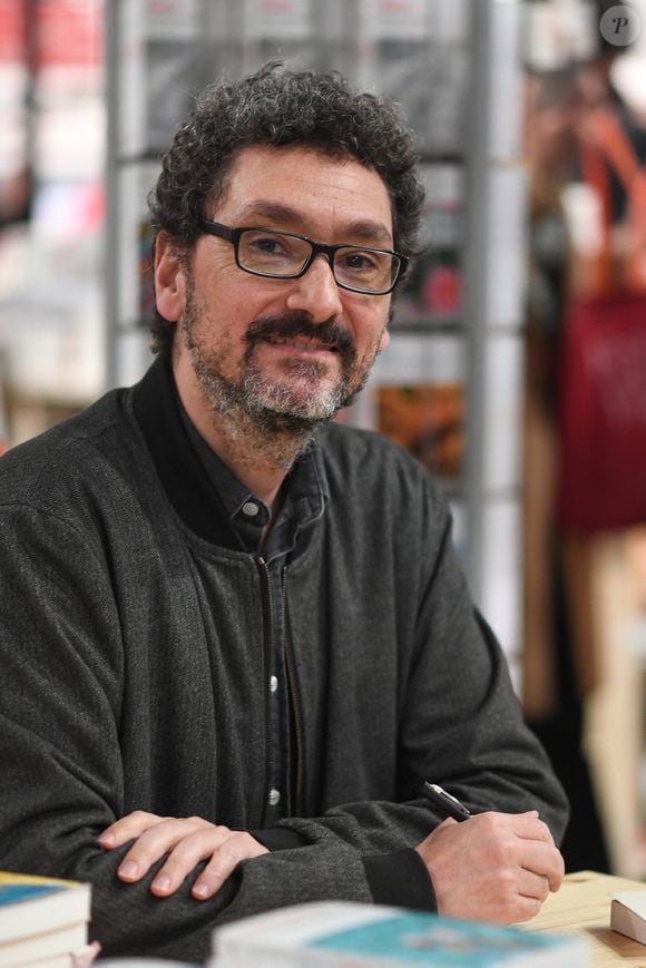David Foenkinos lors du "Festival du Livre de Paris", qui se tient du 21 au 23 avril 2023 au ‎Grand Palais Ephémère. Paris, le 22 avril 2023. Lionel Urman / Panoramic / Bestimage