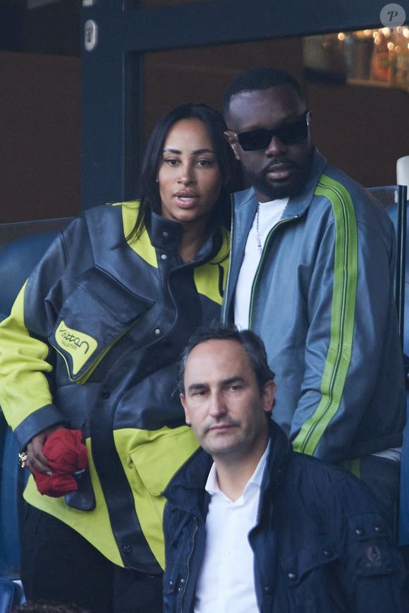 Depuis, elle partage sur TikTok des messages inspirés de développement personnel.

Gims et Demdem dans les tribunes de la demi-finale retour de Ligue des champions entre le PSG face au Borussia Dortmund (0-1) au Parc des Princes à Paris le 7 mai 2024.

© Cyril Moreau/Bestimage