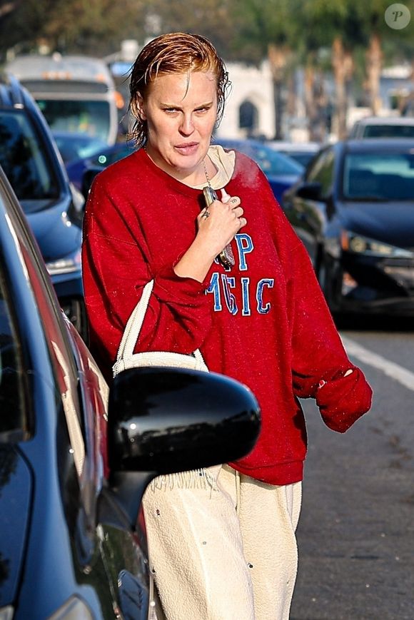 Mais ce week-end, on lui a reproché de montrer son père dans un état "trop"vulnérable".

Tallulah Willis à Los Angeles.

Photo : Backgrid USA / Bestimage