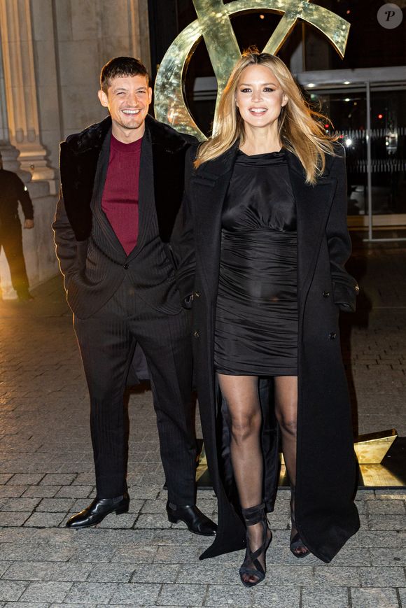 Niels Schneider et sa compagne Virginie Efira - Défilé Saint Laurent Homme Automne-Hiver 2023-2024 lors de la Fashion Week à Paris le 17 janvier 2022. © Olivier Borde/Bestimage