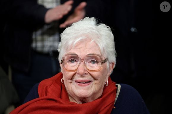 Line Renaud - Line Renaud, 97 ans, a inauguré un jardin public qui porte son nom, à Lille, France, le mercredi 17 décembre 2025.

© Claude Dubourg/Bestimage