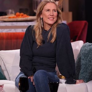 Exclusif - No Web - Agathe Lecaron lors de l'enregistrement de la nouvelle émission "Bertrand n'a pas sommeil", présentée par B.Chameroy et diffusée le 12 janvier  sur France 2
Bertrand Chameroy vous invite chez lui, dans son appartement, le vendredi soir, pour vivre une expérience totalement inédite !

Une soirée où le tapage nocturne est autorisé… sans limite !

« Bertrand n’a pas sommeil » et ça tombe bien !

Car oui, quand on n’a pas sommeil, on fait tous la même chose : on appelle des copains, on chante, on danse, on joue, on se pose des questions existentielles, on scrolle sur les réseaux sociaux, on zappe sur les chaînes info…

Accompagné de sa bande d’amis, Bertrand Chameroy nous promet des soirées où tout est possible avec :

    4 invités différents chaque semaine sur son canap ;
    Paloma, la voisine du dessus – dont les talons résonnent très fort dans l’appartement –, qui s’invite à l’improviste pour passer au grill un invité et le mettre « Dans de beaux drags » ;
    L’enceinte connectée, Corinne – comme le prénom de la mère de Bertrand –, qui ose dire tout haut ce qu’il ne faut même pas dire tout bas ;
    et Agitus, la caméra connectée directement au téléspectateur…

Le tout autour de surprises et de séquences imprévisibles auxquelles nos invités et téléspectateurs ne s'attendent pas… car, la nuit, tout peut arriver quand on n’a pas sommeil !

Notez bien les infos :

Digicode : 050124

Interphone : Chameroy

2e étage droite
© Dominique Jacovides / Bestimage