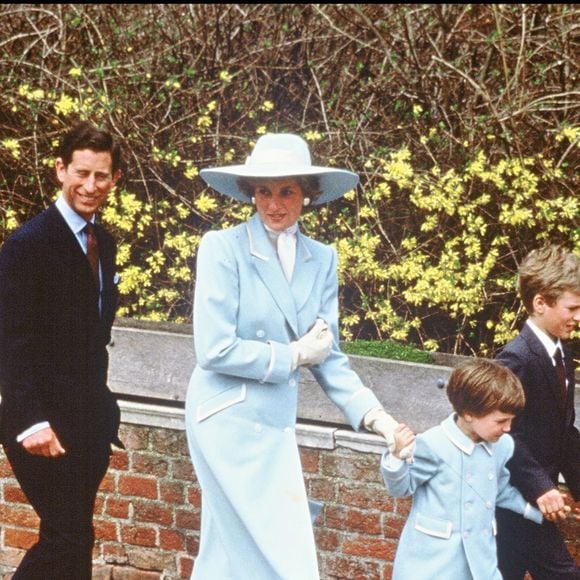 Archives : Lady Diana et Charles avec leurs neveux Peter Mark et Zara Anne Phillips 1987 ALPHA AGENCY / BESTIMAGE
