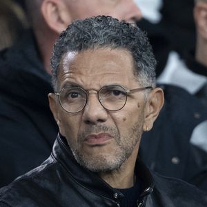 Roschdy Zem - Célébrités des les tribunes lors du match aller du quart de finale de Ligue des champions entre le PSG et Aston Villa (3-1) au Parc des Princes à Paris le 9 avril 2025. © Cyril Moreau/Bestimage