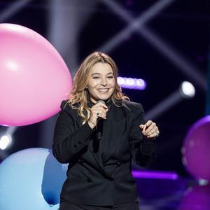 "Je commence à l'heure parce qu'il le faut puisqu'à la première date j'ai commencé à l'heure ! Dès que je croise les membres de mon équipe, je commence mais après il y a un ordre parce que si la première date s'est bien passée je dois refaire le même ordre"

Exclusif - Santa - Enregistrement de l'émission "La fête de la chanson française" à Paris, présentée par L.Thilleman et A.Manoukian, et diffusée le 20 décembre sur France 3
© Pierre Perusseau / Bestimage