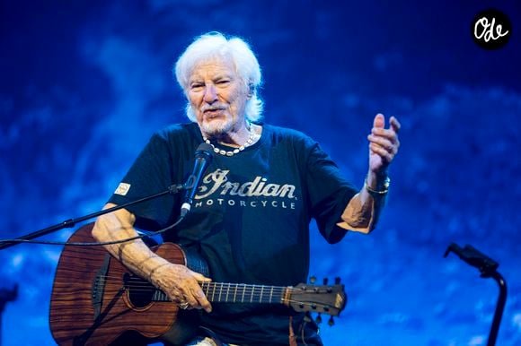 Ses filles Marie et Charlotte, âgées de 72 et 67 ans et habituellement très éloignées de la lumière médiatique, avaient elles aussi fait le déplacement pour applaudir leur père.

Hugues Aufray en concert au Zenith de Rouen le 27 juin 2026. © Pierre Perusseau/Bestimage