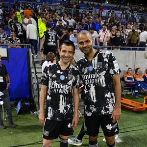 Eric Carriere et Tony Parker lors du match de football caritatif  "Le match des héros UNICEF" entre l'OL Légendes et la team Unicef en faveur de l'association Aide Médicale & Caritative France-Ukraine (AMC France-Ukraine) au Groupama Stadium à Lyon, France, le 10 mai 2022. Victoire de Lyon 1 à 0, but de Sonny Anderson. La somme de 482 490€ a été récoltée pour les enfants d'Ukraine. © Pierre Perusseau/Bestimage