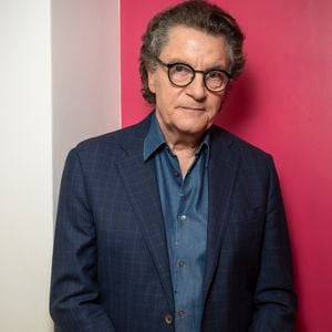 Francis Cabrel en backstage de l'enregistrement de l'émission "Serge Lama, le dernier rappel" présentée par F. Bollaert, diffusée le vendredi 21 novembre 2025 sur France 3 à 21h10, au théâtre Marigny à Paris, France, le 29 avril 2025. © Clovis-Moreau/Bestimage