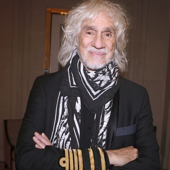 Louis Bertignac à la Soirée de gala pour la Fondation de la Recherche en Physiologie, "Les Stéthos d'Or" au Four Seasons Hôtel George V à Paris le 16 mars 2026. © Cédric Perrin/Bestimage