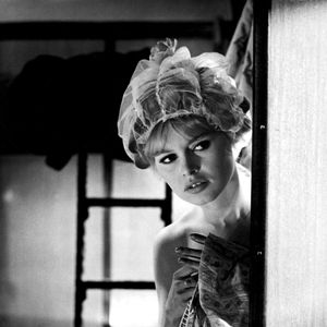 Brigitte Bardot - star du cinéma français photographiée dans "On a les coudées franches", 1961
