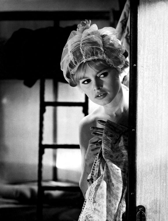 Brigitte Bardot - star du cinéma français photographiée dans "On a les coudées franches", 1961