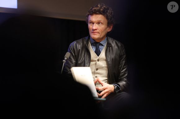 Exclusif - Sylvain Tesson présente son livre "Blanc" (Ed. Gallimard) au centre de conférence "Station Ausone-Mollat" à Bordeaux, le 15 décembre 2022. ©Jean-Marc Lhomer / Bestimage