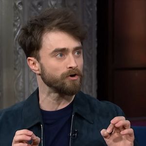 Daniel Radcliffe, 36 ans, a participé à l'émission de chat de Stephen Colbert aux États-Unis pour parler de son nouveau spectacle à Broadway, Every Brilliant Thing. Photo par CBS JLPPA / Bestimage