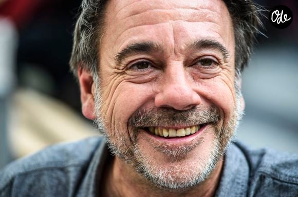 L'écrivain français Michel Bussi au salon du livre Iris Noir à Bruxelles, en Belgique, le 26 octobre 2024. Ce salon est dédié aux romans noirs et policiers. Photo de Jean-Marc Quinet/Content Curation/ABACAPRESS.COM