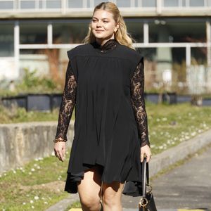 Louane Emera - Les célébrités au défilé Rabanne "Collection Prêt-à-Porter Automne/Hiver 2025-2026" lors de la Fashion Week de Paris (PFW) le 6 mars 2025.

© Christophe Aubert via Bestimage