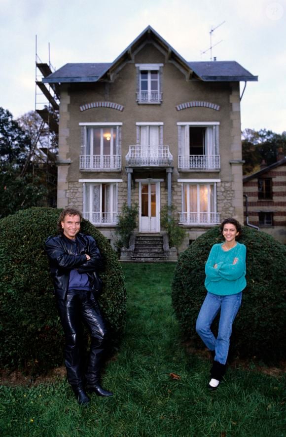 Archives - En France, au nord de Paris, chez eux, Bernard Lavilliers et Corinne Touzet en novembre 1986. © Michel MARIZY via Bestimage