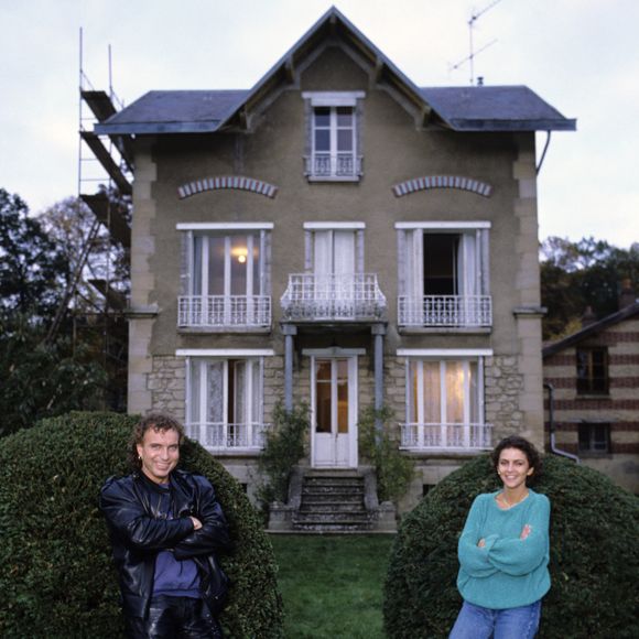 Archives - En France, au nord de Paris, chez eux, Bernard Lavilliers et Corinne Touzet en novembre 1986. © Michel MARIZY via Bestimage