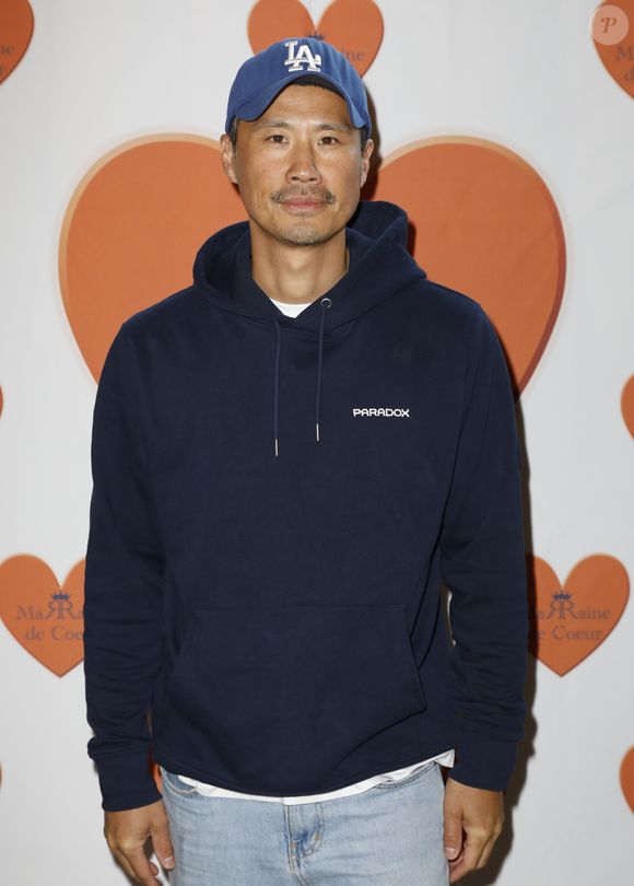 Sur les réseaux sociaux, il rappelle qu’en France seuls 12 % des pères obtiennent la résidence alternée en cas de désaccord parental. 

Exclusif  - Frédéric Chau  - Tournoi de Poker caritatif pour l'association "Marraine de Coeur" au restaurant "Le Petit Poucet" à Neuilly sur Seine le 28 avril 2025. 
© Marc Ausset-Lacroix/Bestimage