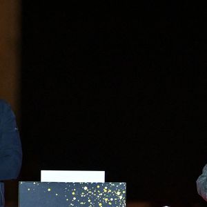 Le président de Paris 2024, Tony Estanguet, prononce un discours aux côtés de la maire de Paris Anne Hidalgo lors de l'inauguration des illuminations de Noël des Champs Elysées à Paris, le 24 novembre 2024. Photo par Firas Abdullah/ABACAPRESS.COM