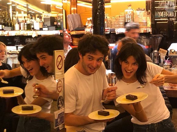 En légende, elle a écrit : "Joyeux anniversaire Marcel ! Mon frère, mon meilleur binôme 