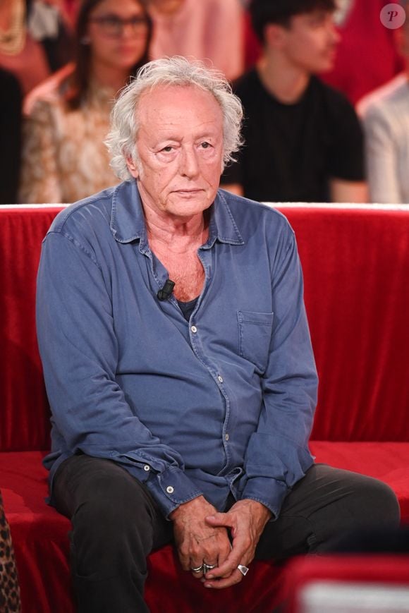 Didier Barbelivien lors de l'enregistrement de l'émission Vivement Dimanche, au studio Rive gauche, à Paris, France, le 22 octobre 2025, présentée par M.Drucker, diffusée sur France 3 le 16 novembre 2025. © Guillaume Gaffiot/Bestimage