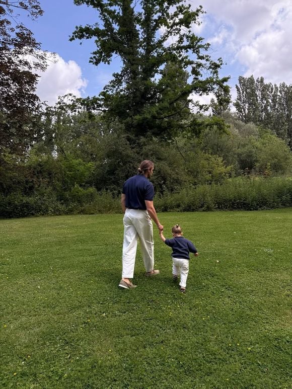 L’ancienne Miss France, accompagnée de son compagnon Théo Fleury et de leur fils Malo,

Camille Cerf a publié des photos du mariage de sa mère sur Instagram