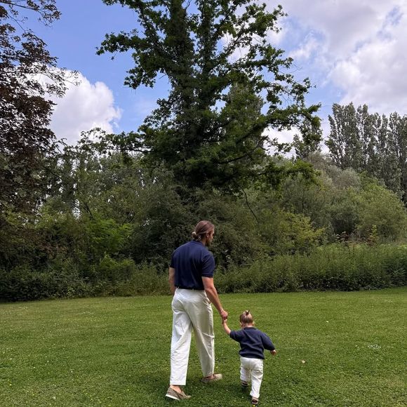 L’ancienne Miss France, accompagnée de son compagnon Théo Fleury et de leur fils Malo,

Camille Cerf a publié des photos du mariage de sa mère sur Instagram